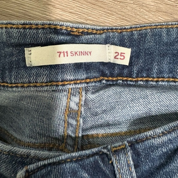 Levi's Blue Skinny Jeans with Distressed Details - Picture 2 of 5